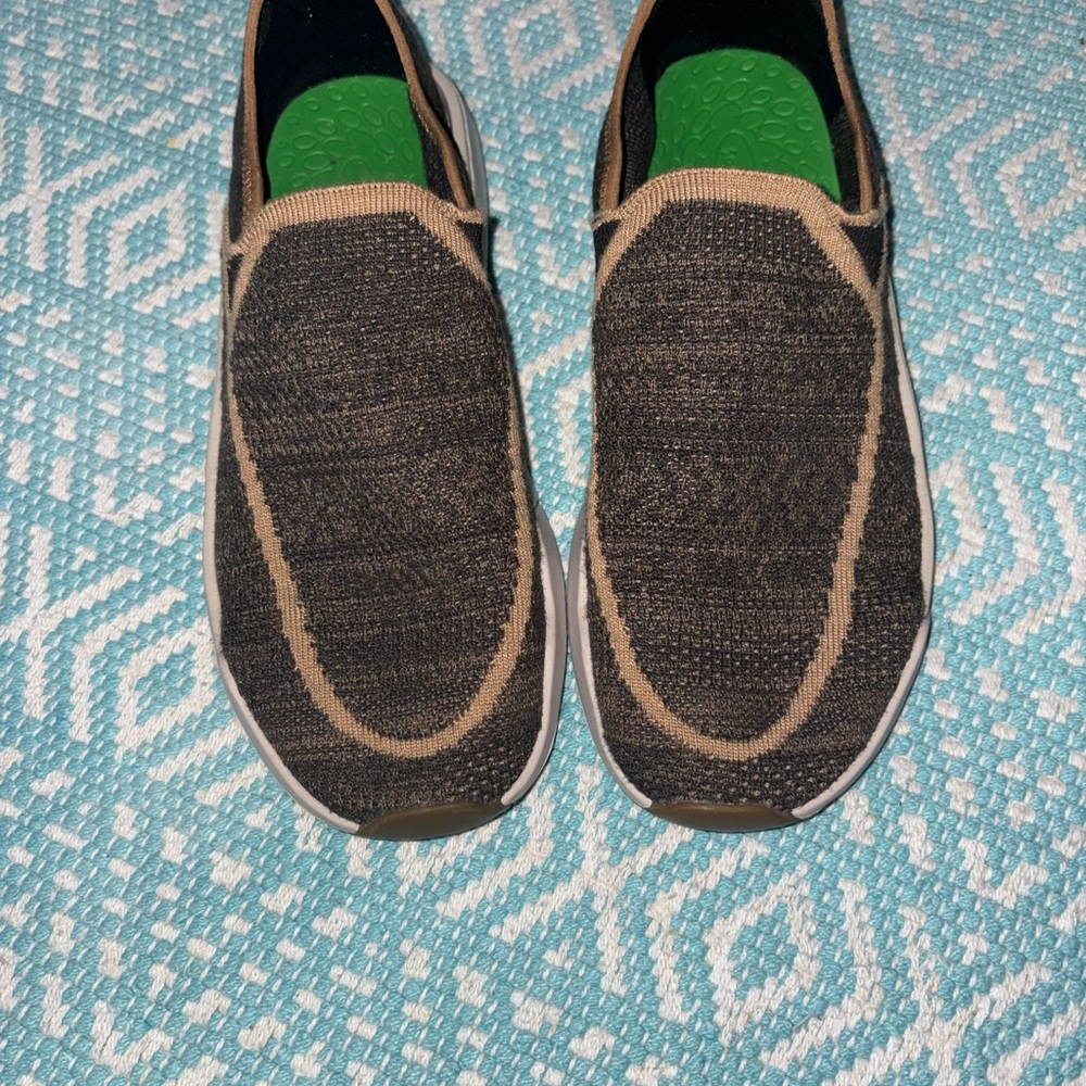 Sanuk Men's Black and Tan Slip-On Loafers